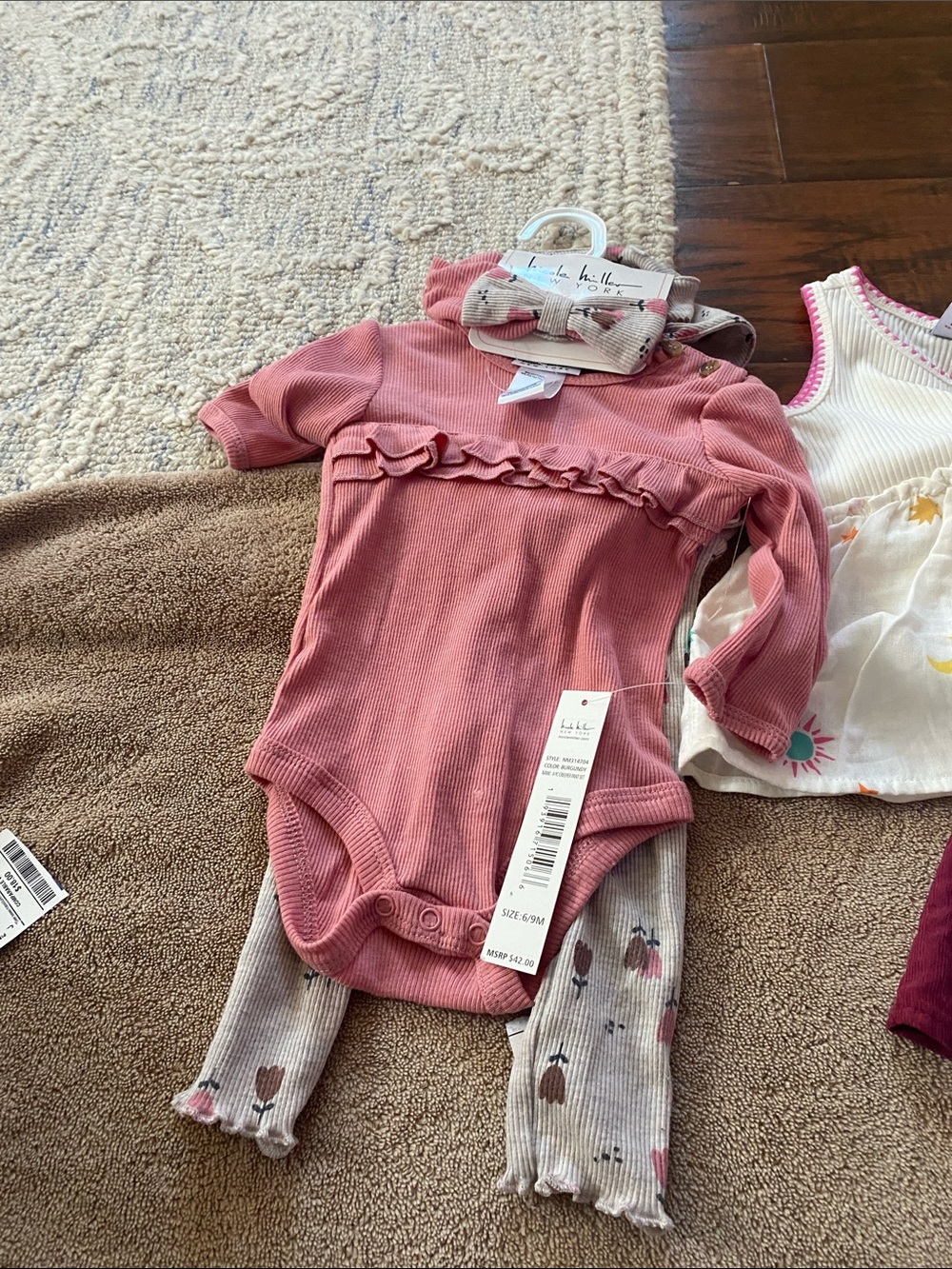 Baby girl bundle of clothes 6-9 - Picture 2 of 7